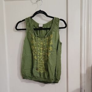 Elegant Green Embroidered Sleeveless Blouse